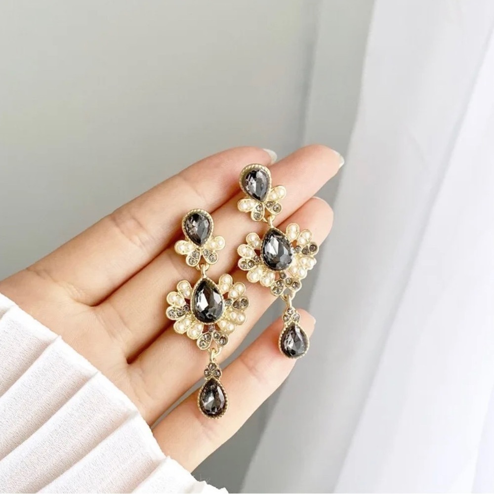 Flower Tear Drop Dangle Earrings Smoke Crystals Pearls‎ Gold